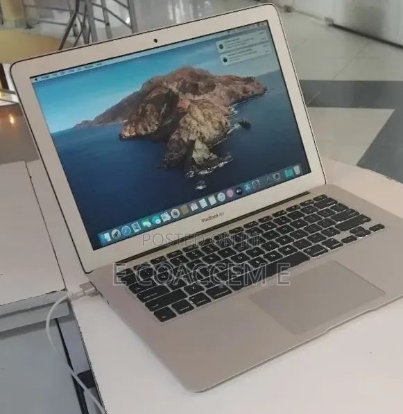 Laptop Apple MacBook 4GB Intel Core i5 SSD 256GB