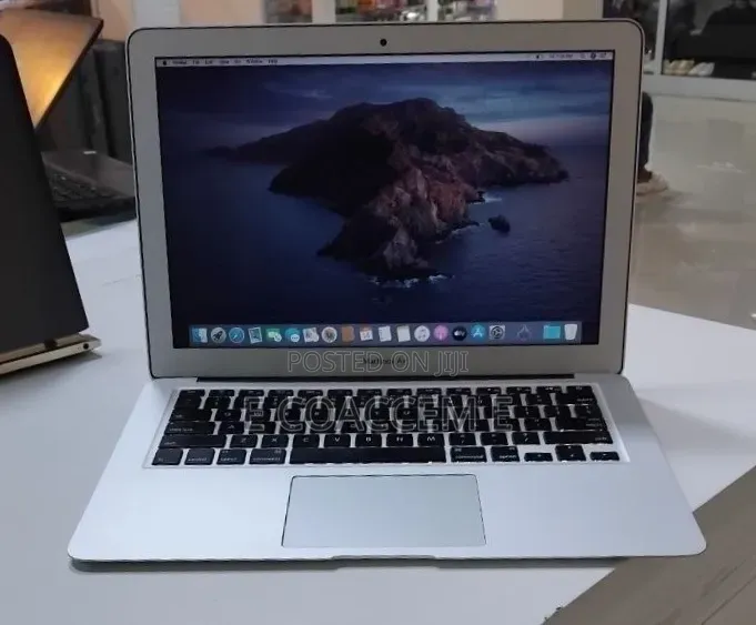 Laptop Apple MacBook 4GB Intel Core i5 SSD 256GB