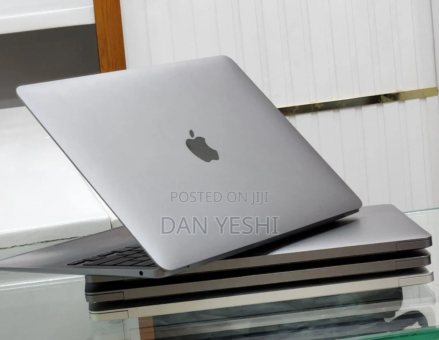 New Laptop Apple MacBook Air 2020 M1 8GB Apple M1 SSD 256GB