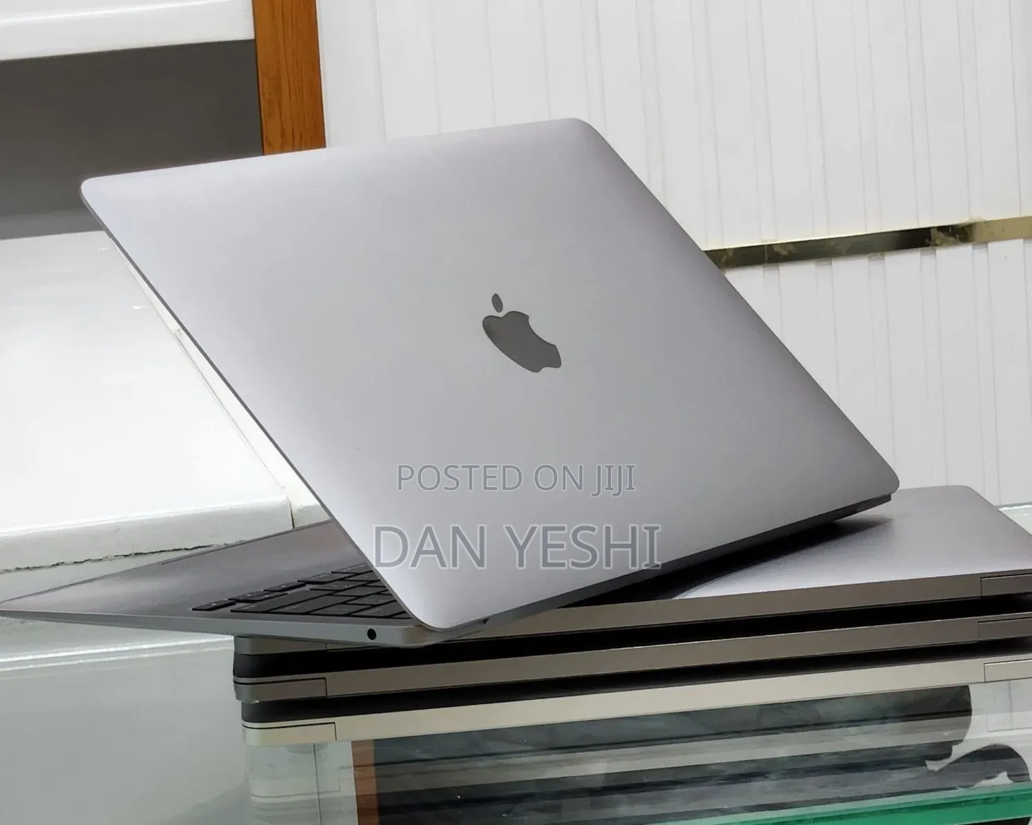 New Laptop Apple MacBook Air 2020 M1 8GB Apple M1 SSD 256GB