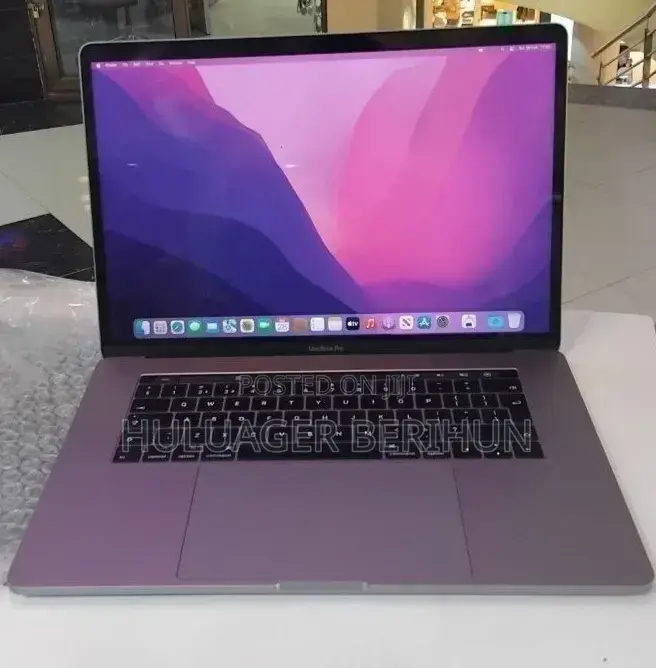 New Laptop Apple MacBook Pro 2017 16GB Intel Core i7 SSD 512GB