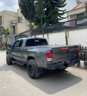 Toyota Tacoma 2017 Gray