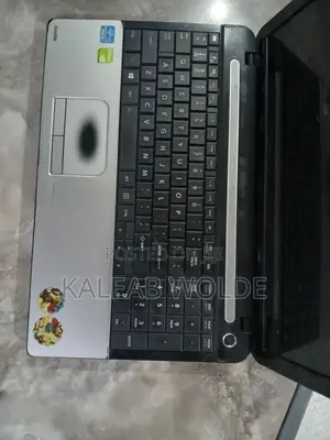Laptop Toshiba 8GB Intel Core i3 HDD+SSD 500GB