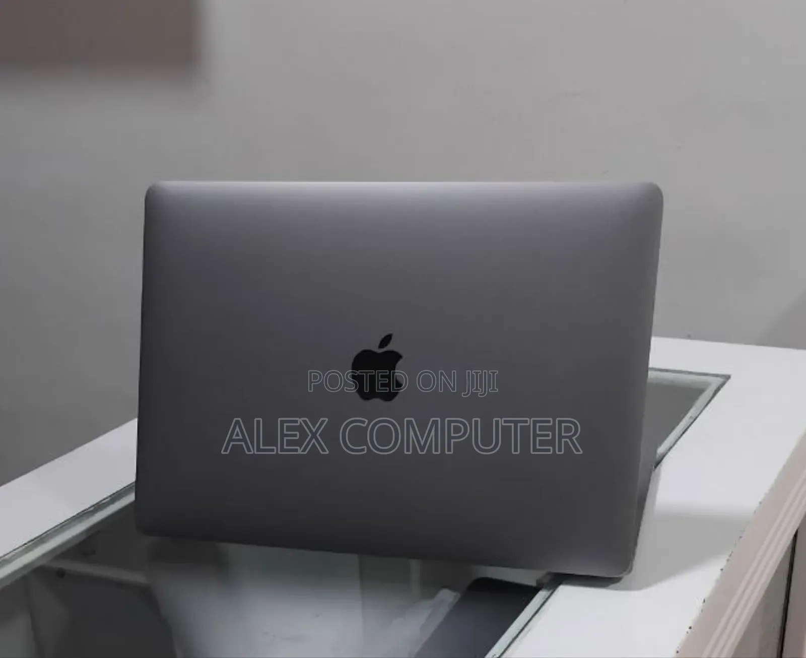 New Laptop Apple MacBook Air 2020 M1 8GB Apple M1 SSD 256GB