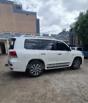Toyota Land Cruiser 2020 White