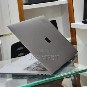 New Laptop Apple MacBook Pro 2017 16GB Intel Core i7 SSD 512GB