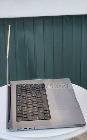 New Laptop Apple MacBook Pro 16GB Apple M1 SSD 512GB