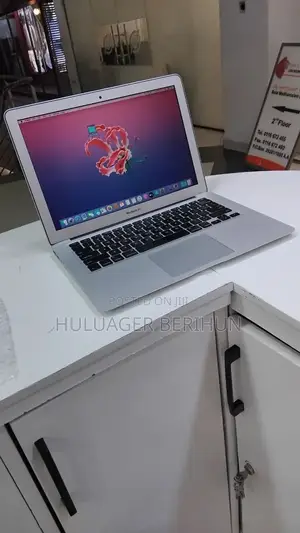 New Laptop Apple MacBook Pro 2015 8GB Intel Core i5 SSD 256GB