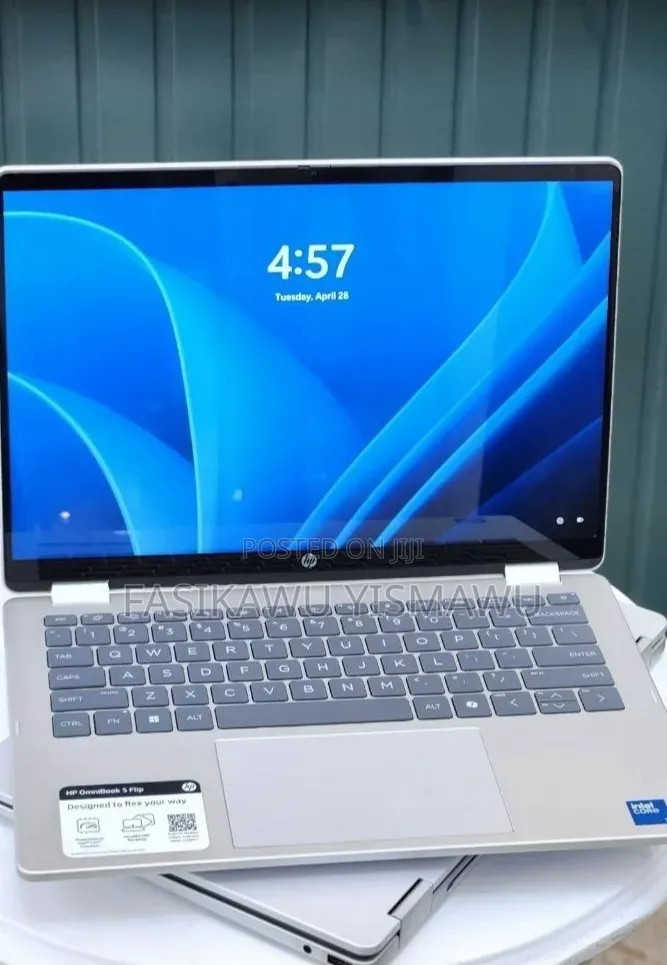 New Laptop HP OmniBook 5 Flip 16GB Intel Core i7 SSD 512GB