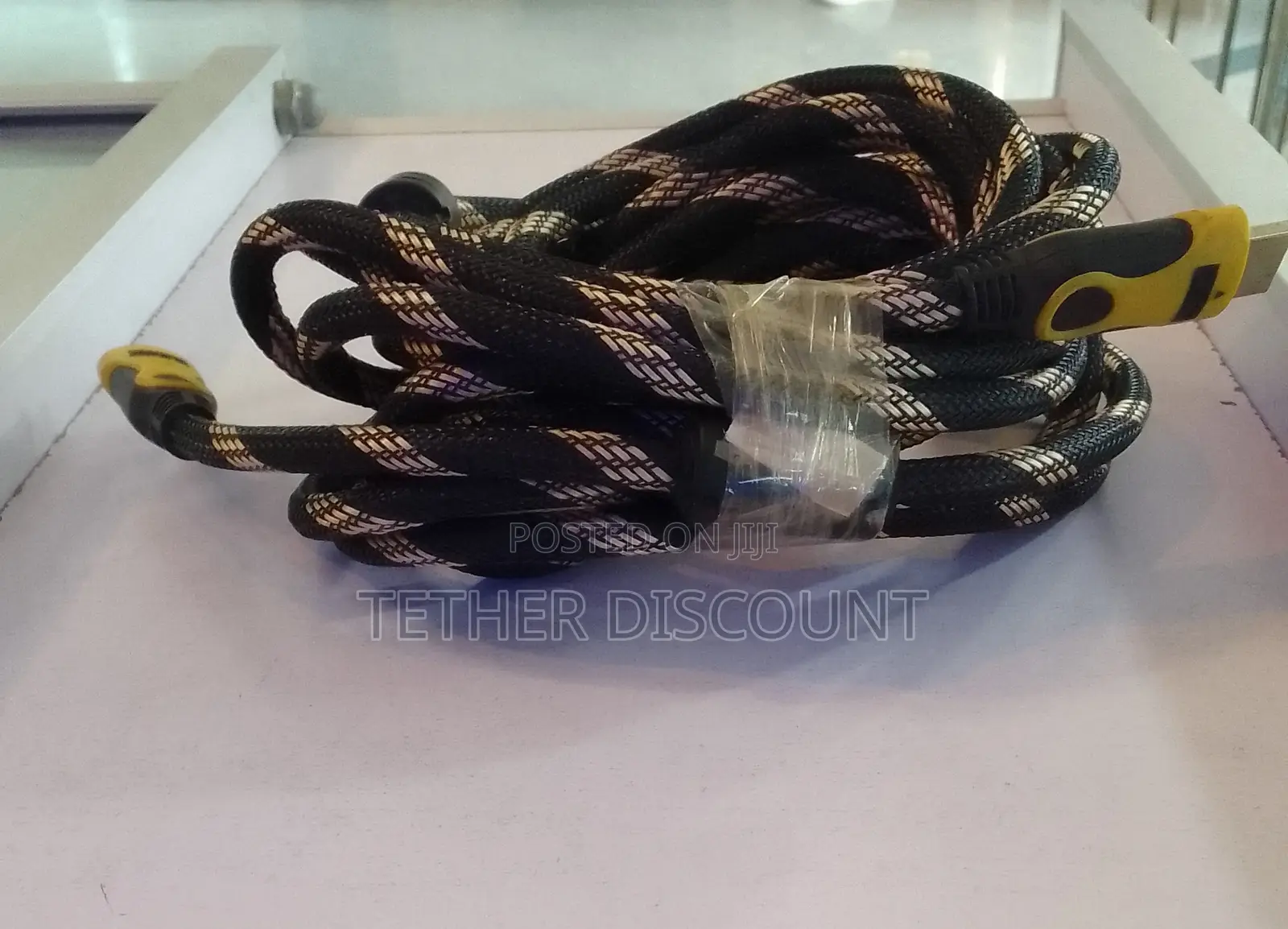 Hdmi Cable Connectorዲጂታል ቪዲዮ እና ድምጽ ከላፕቶፕ ወደ ቲቪ መላክ ያስችላል