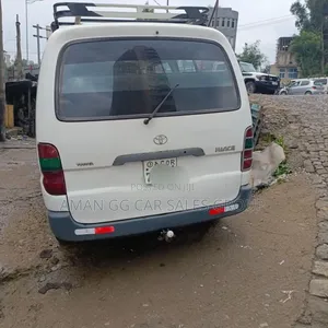 Toyota HiAce 2006 White
