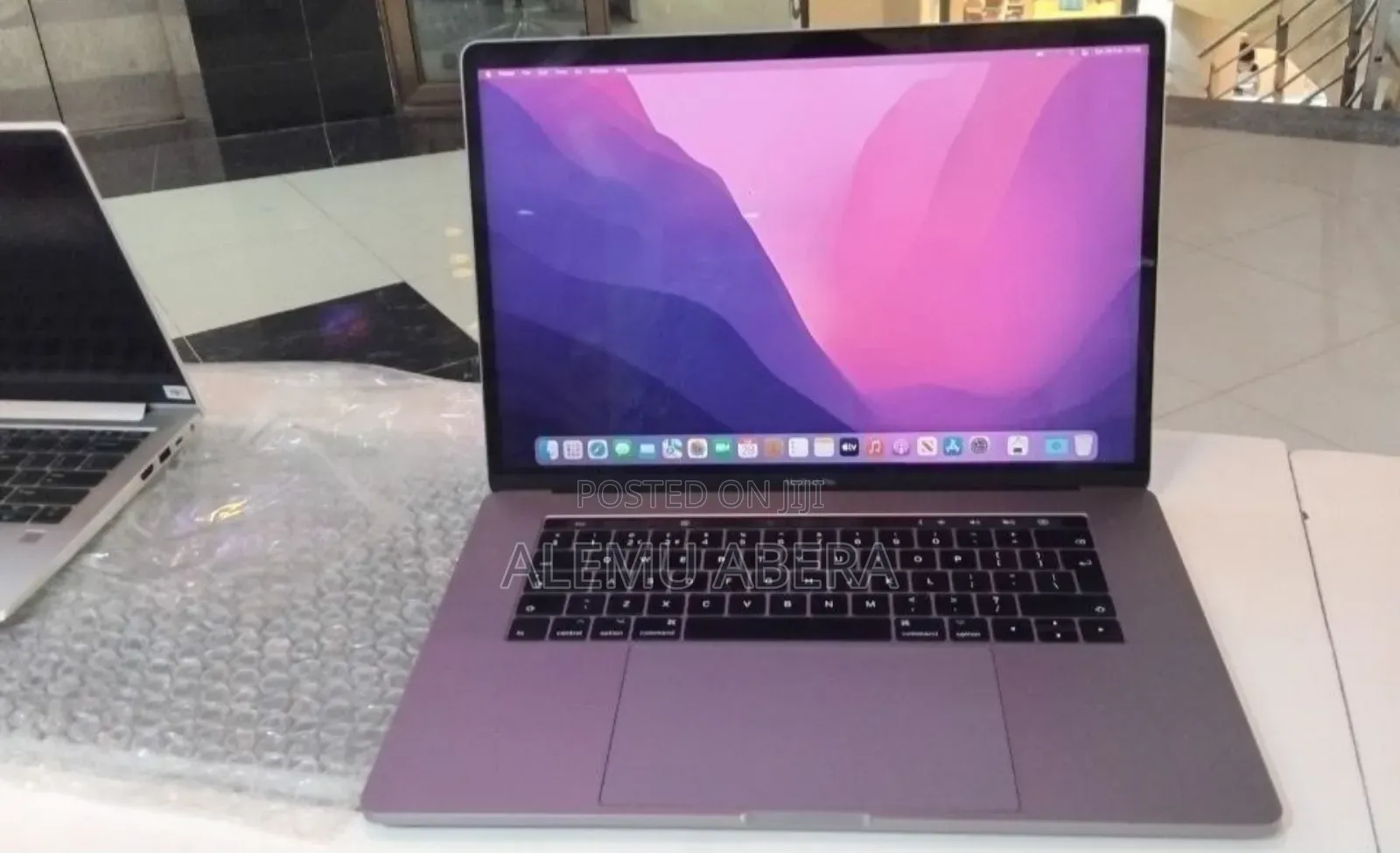 New Laptop Apple MacBook Pro 2017 16GB Intel Core i7 SSD 512GB