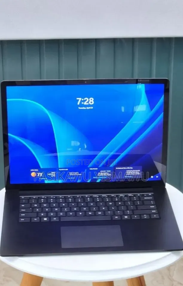 New Laptop Microsoft Surface 16GB Intel Core i7 SSD 256GB