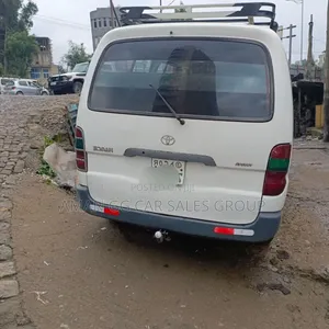 Toyota HiAce 2006 White