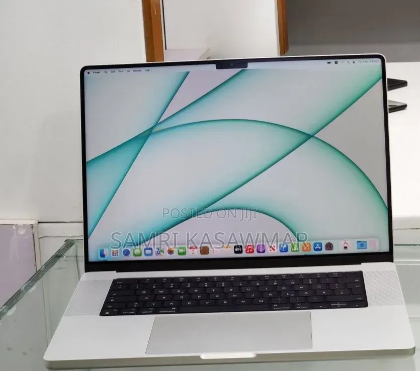 New Laptop Apple MacBook Pro 2015 16GB Intel Core i7 SSD 512GB