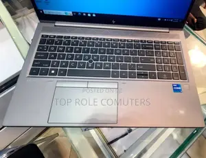 New Laptop HP ZBook Firefly G8 16GB Intel Core i7 SSD 512GB