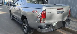 Toyota Hilux 2018 Silver