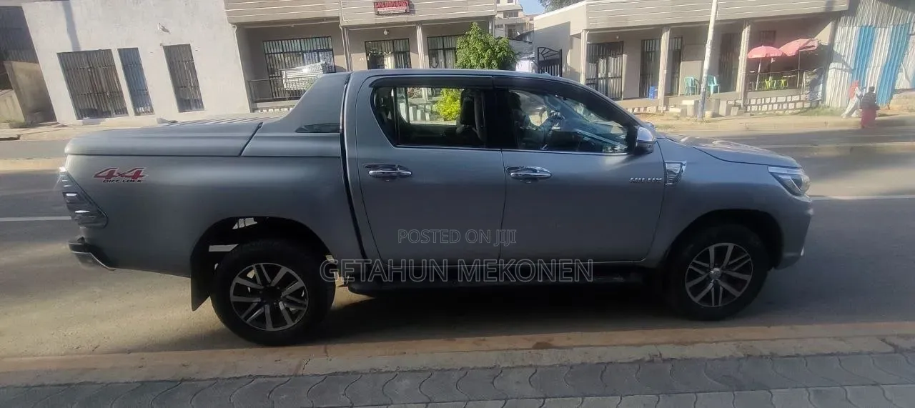 Toyota Hilux 2018 Silver