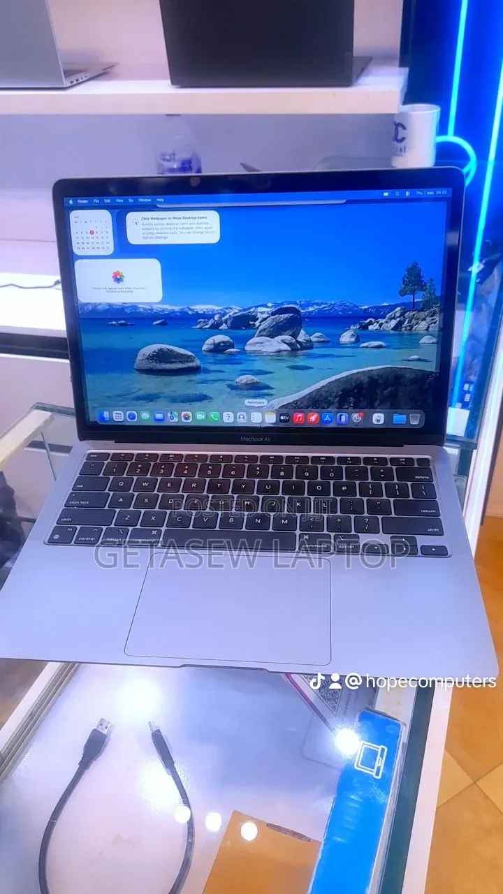 New Laptop Apple MacBook Pro M1 8GB Apple M1 SSD 256GB