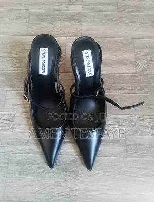 Steeve Madden Heel Shoe