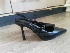 Steeve Madden Heel Shoe
