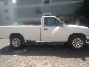 Toyota Hilux 1996 White
