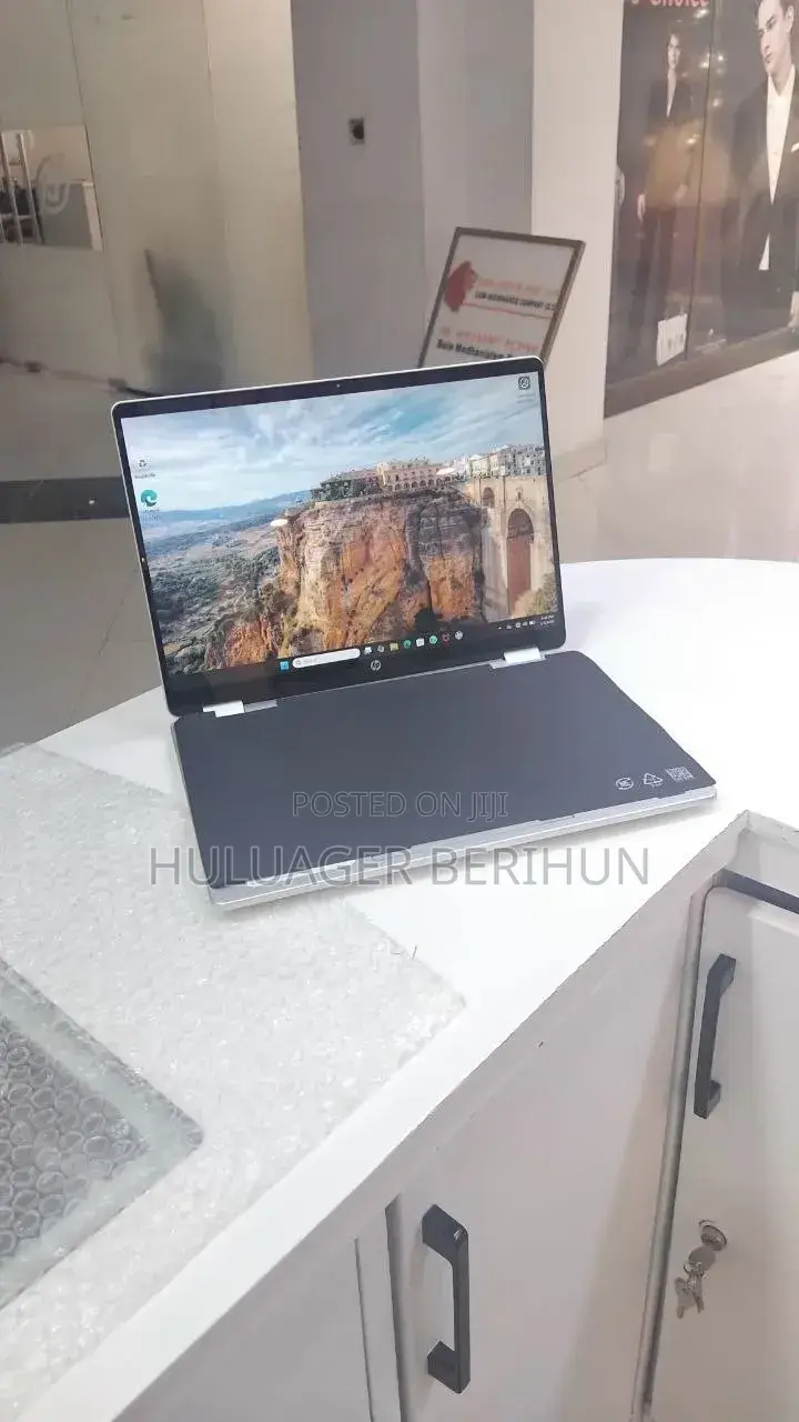 New Laptop HP OmniBook 5 Flip 16GB Intel Core i7 SSD 512GB
