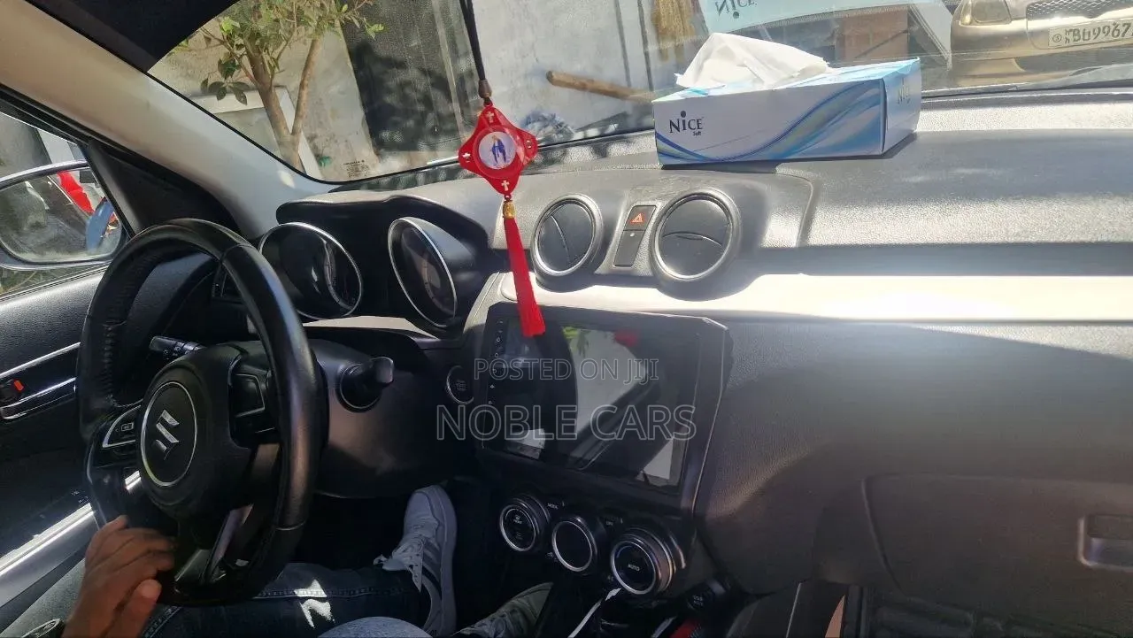 Suzuki Swift 2022 Silver