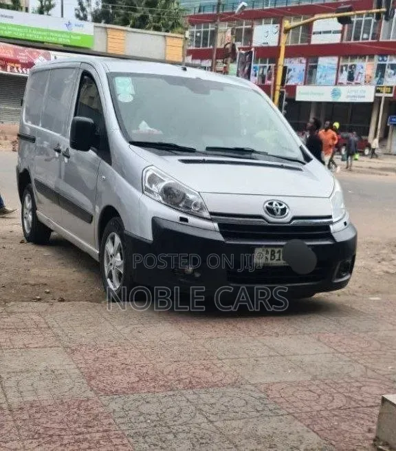 Toyota Previa 2014 Silver