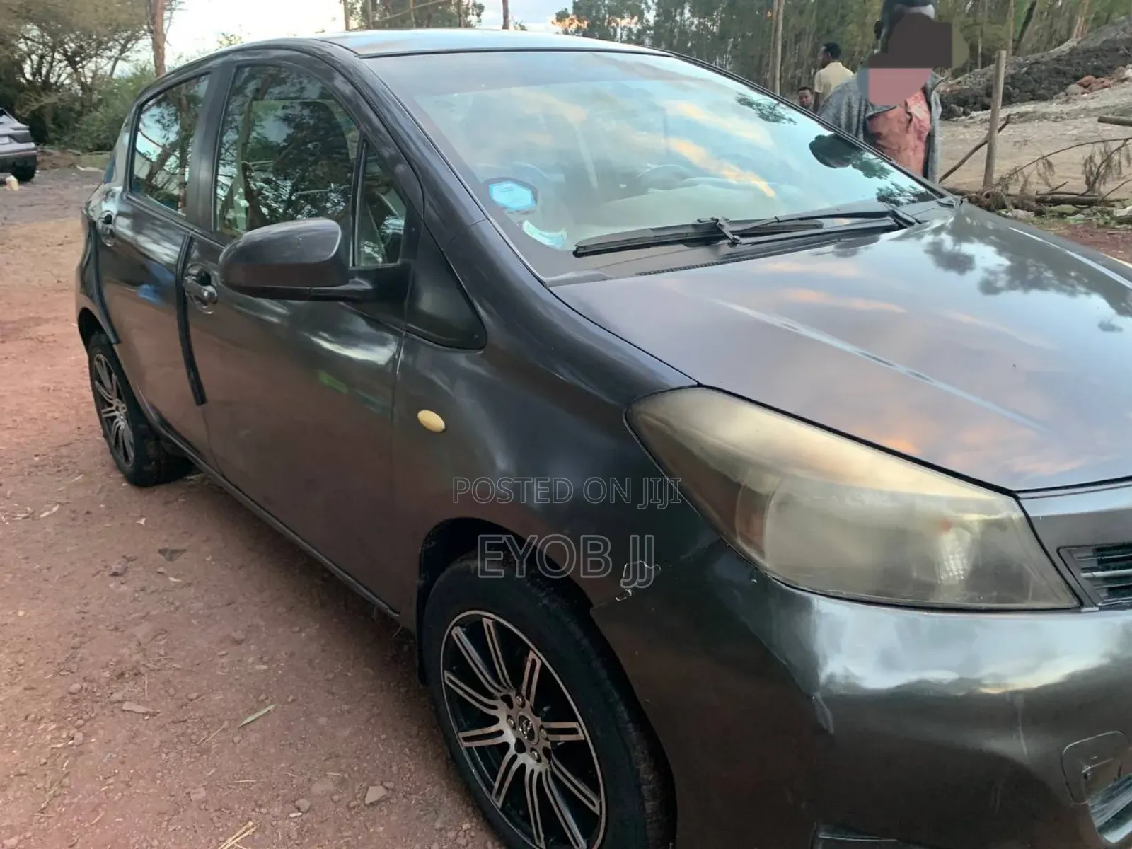 Toyota Yaris L Hatchback 5dr 2012 Gray