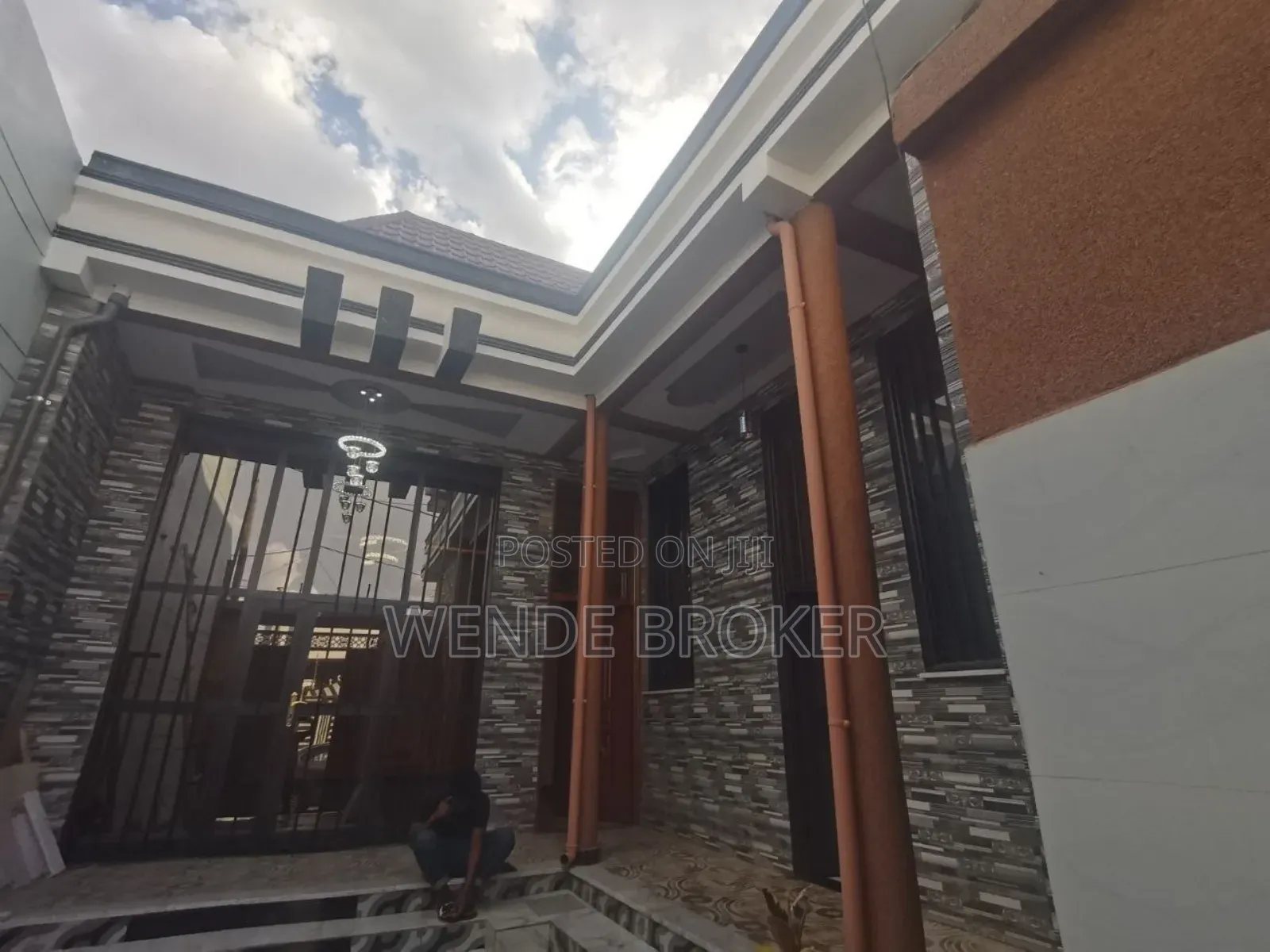 Furnished 5bdrm House in ዱከም ከተማ, Oromia-Finfinne for sale