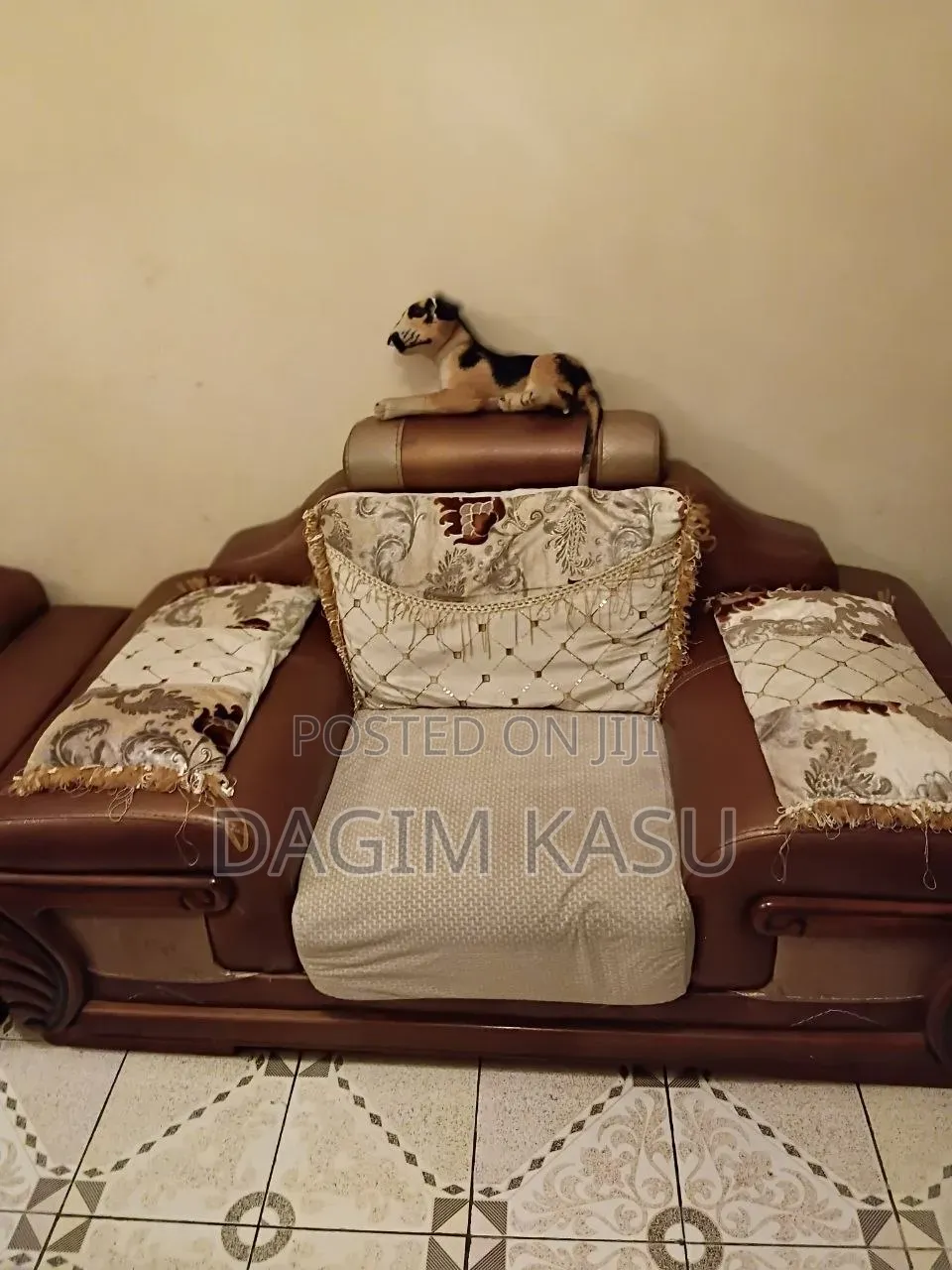 Slightly Used Luxury Sofa, 7 Seat With Middle Table