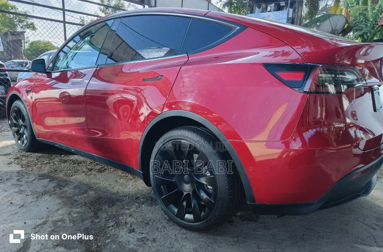 Tesla Model Y 2022 Red