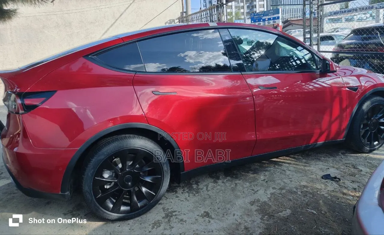 Tesla Model Y 2022 Red