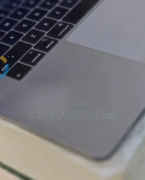 New Laptop Apple MacBook Pro 2018 16GB Intel Core i7 SSD 512GB