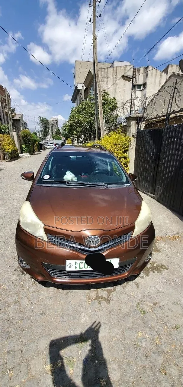 Toyota Yaris 2011 Brown
