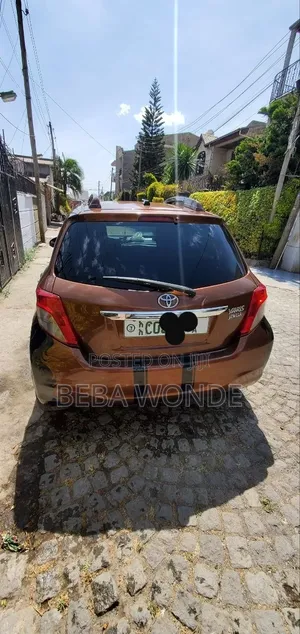 Toyota Yaris 2011 Brown