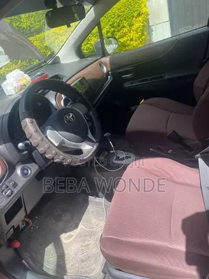 Toyota Yaris 2011 Brown