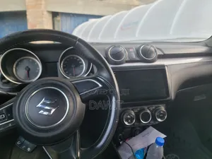 Suzuki Swift 2022 Silver