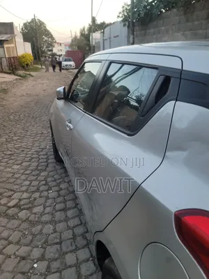 Suzuki Swift 2022 Silver