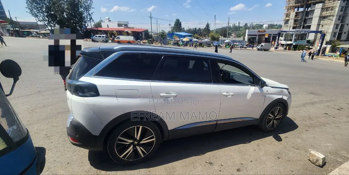 Peugeot 5008 2022 White
