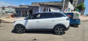Peugeot 5008 2022 White