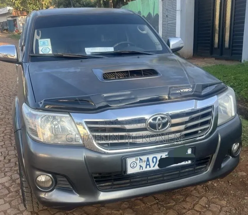 Toyota Hilux 2014 Gray