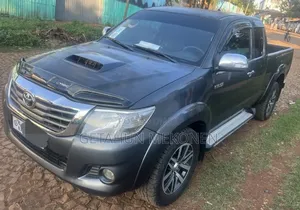 Toyota Hilux 2014 Gray