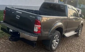 Toyota Hilux 2014 Gray
