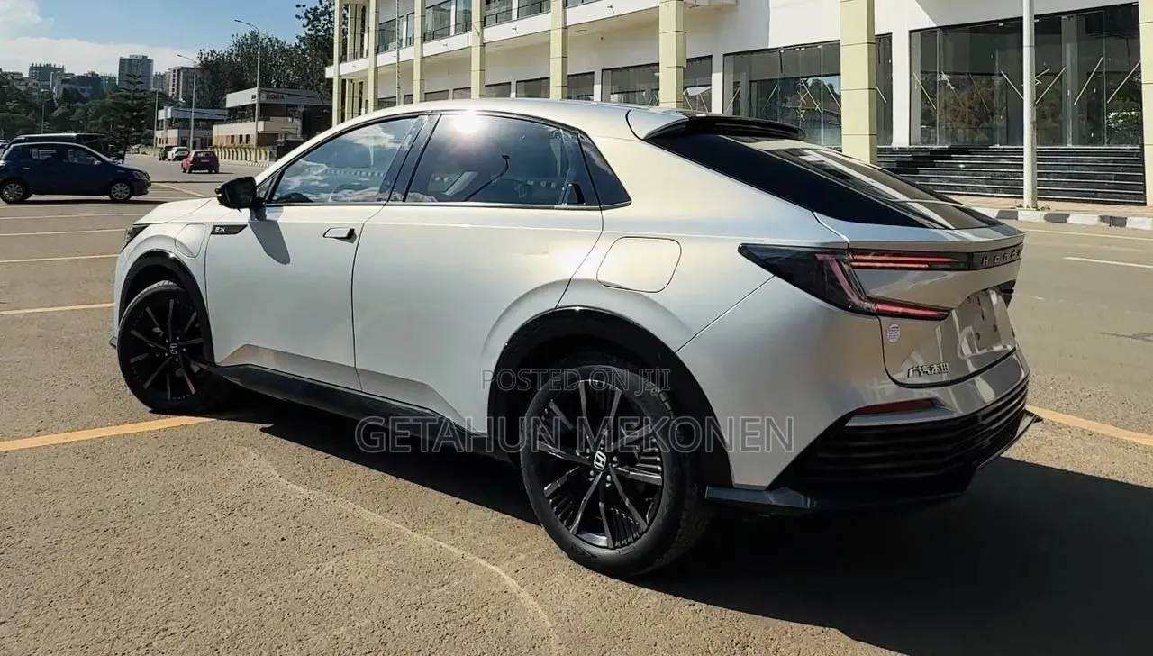 Honda e:NS2 68.8 kWh FWD 2025 Silver