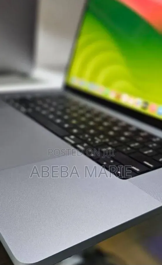 New Laptop Apple MacBook Pro M1 32GB Apple M1 Pro SSD 1T