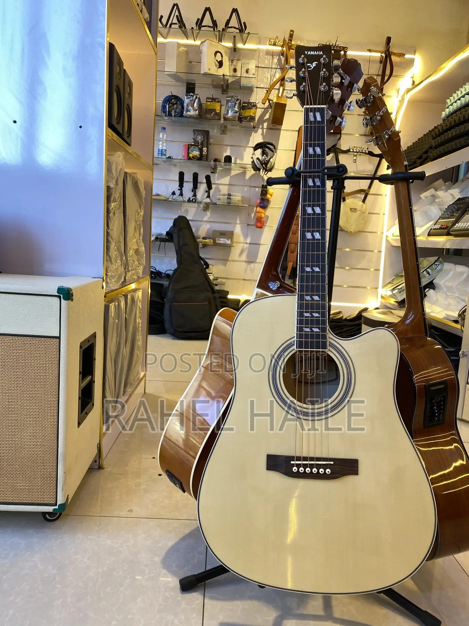 Yamaha Box Guitar