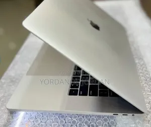 New Laptop Apple MacBook Pro 2018 16GB Intel Core i7 SSD 256GB