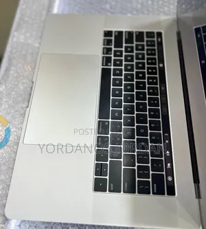 New Laptop Apple MacBook Pro 2018 16GB Intel Core i7 SSD 256GB